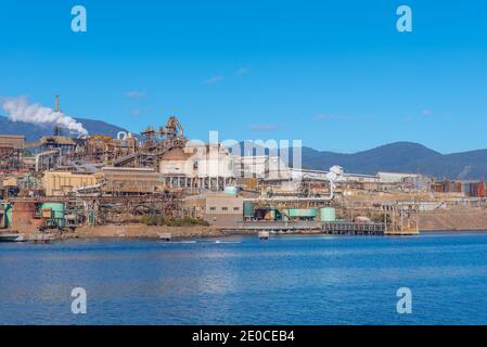 Fonderia di zinco sulla riva del fiume Derwent a Hobart, Australia Foto Stock