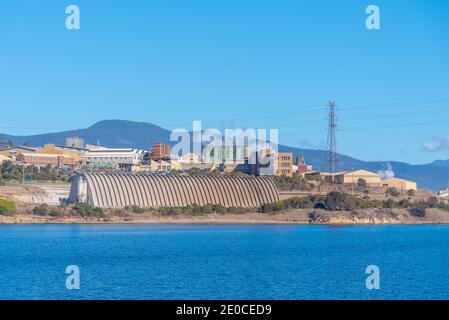 Fonderia di zinco sulla riva del fiume Derwent a Hobart, Australia Foto Stock