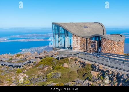 Vista del rifugio Hobart e Pinnacle a Mount Wellington, Australia Foto Stock