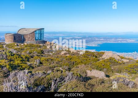 Vista del rifugio Hobart e Pinnacle a Mount Wellington, Australia Foto Stock