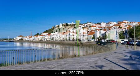 Alcacer do SAL e fiume Sado, costa di Lisbona, Portogallo, Europa Foto Stock
