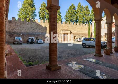 Esterno dell'antico palazzo Stiozzi Ridolfi, nel centro storico di Certaldo alto, Firenze, in una giornata di sole Foto Stock