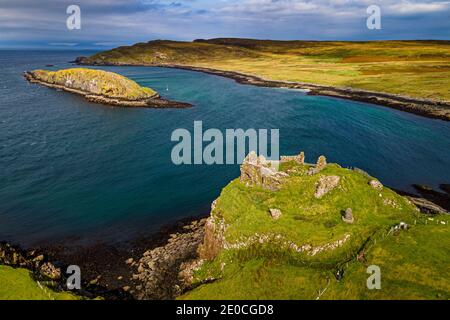 Aereo del Castello di Duntulm, Isola di Skye, Ebridi interne, Scozia, Regno Unito, Europa Foto Stock