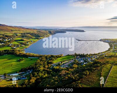 Aereo della baia di Uig, Isola di Skye, Ebridi interne, Scozia, Regno Unito, Europa Foto Stock
