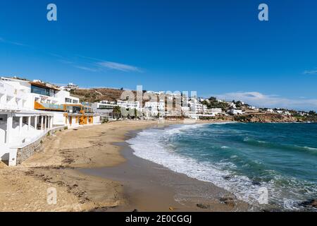 Spiaggia di Paralia Platis Gialos, Mykonos, Cicladi, Grecia, Europa Foto Stock