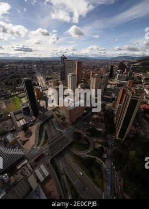 Vista panoramica dei grattacieli di Bogotà dalla piattaforma di osservazione In Torre Colpatria torre capitale distretto Colombia Foto Stock