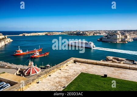 Vista sul Porto Grande dai Giardini di Barracca superiore, la Valletta, Malta Foto Stock