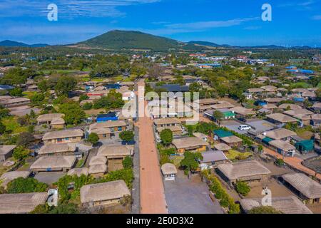 Veduta aerea del villaggio folk di Seongeup sull'isola di Jeju, Repubblica di Corea Foto Stock