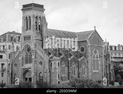 Cattedrale di Eglise Sainte Eugenie a Biarritz Sud della Francia in fotografia in bianco e nero Foto Stock