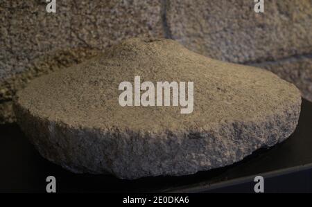 Mulino circolare Granite. Dalla Villa Romana di o Cantón Grande. La Coruña, Galizia, Spagna. Museo Archeologico e di Storia (Castello di San Anton). A Coruña, Galizia, Spagna. Foto Stock