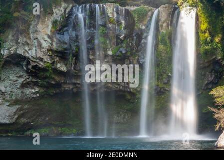 Cascata di Cheonjiyeon a Seogwipo, Repubblica di Corea Foto Stock