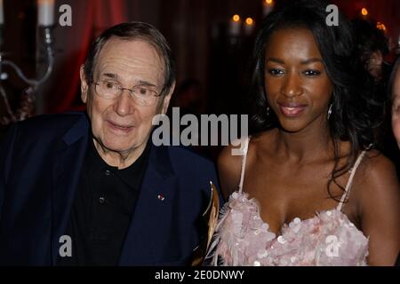 Parigi, Francia. 10 dicembre 2015. Decesso di Robert Hossein il 31 dicembre 2020. Robert Hossein e Hapsatou Sy durante la serata "i migliori premi 2015" Foto Stock