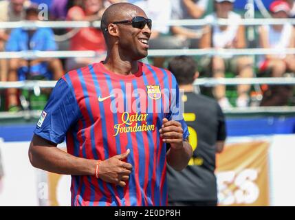 31 2011 LUGLIO: LA Lakers guardia Kobe Bryant dopo aver segnato un gol durante la mia Hamm/Nomarr GARciaparra Celebrity sfida di calcio con Kobe Bryant Foto Stock