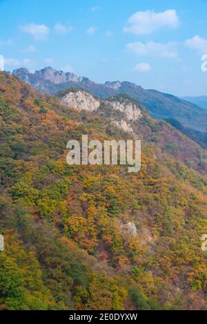 Picchi del parco nazionale di Naejangsan nella Repubblica di Corea Foto Stock