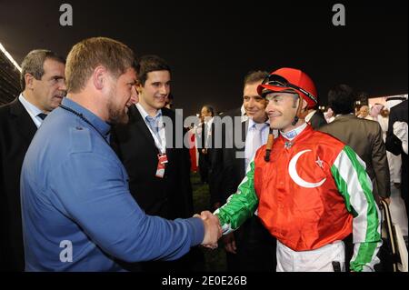 il presidente ceceno Ramzan Kadyrov e il fantino francese Olivier Peslier hanno visto durante la gara di cavalli della Coppa del mondo di Dubai, a Dubai, negli Emirati Arabi Uniti, il 31 marzo 2012. Foto di Ammar Abd Rabbo/ABACAPRESS.COM Foto Stock