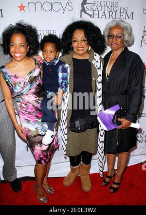 Rhonda Ross Kendrick, Diana Ross e Barbara Ross Lee partecipano al 2012 Skating with the Stars Gala Event al Wollman Rink di Central Park a New York City, New York City, NY, USA il 02 aprile 2012. Foto di Donna Ward/ABACAPRESS.COM Foto Stock