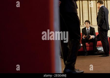 Marc Trevidic, il principale giudice antiterrorismo francese, attende un'audizione della commissione senatoriale di controllo dell'applicazione della legge, al senato francese, il 04 aprile 2012, a Parigi, Francia. Foto di Stephane Lemouton/ABACAPRESS.COM. Foto Stock