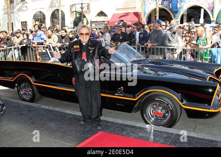 George Barris, The Batmobile, Adam West ha premiato con la sua stella sulla Hollywood Walk of Fame a Hollywood, Los Angeles, California, USA il 5 aprile 2012. (Nella foto: George Barris, il Batmobile). Foto di Baxter/ABACAPRESS.COM Foto Stock
