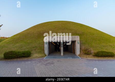 Tomba di Cheonmachong al parco di Tumuli a Gyeongju, Repubblica di Corea Foto Stock