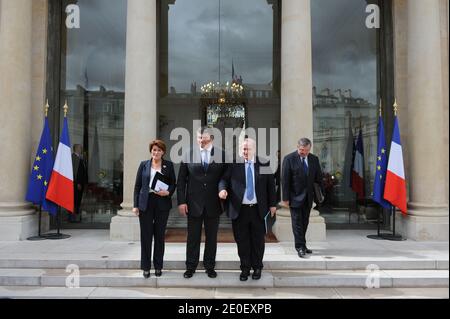 Il ministro francese per le questioni familiari Claude Greff, il ministro francese dello sport David Douillet, il ministro francese degli Affari urbani Maurice Leroy e il ministro francese della giustizia Michel Mercier lasciano il palazzo presidenziale Elysee a Parigi il 9 maggio 2012 dopo l'ultimo consiglio settimanale del governo francese Nicolas Sarkozy. Foto di Mousse/ABACAPRESS.COM Foto Stock