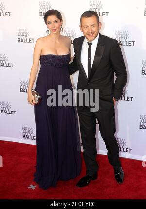 L'attore francese Dany Boon con sua moglie Yael Harris partecipa al New York City Ballet Spring Gala 2012 al David Koch Theatre al Lincoln Center di New York City, NY, USA il 10 maggio 2012. Foto di Charles Guerin/ABACAPRESS.COM Foto Stock