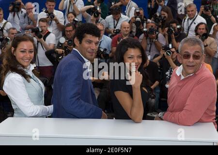 L-R : Menna Shalaby, Bassem Samra, Nahed El Sebai e il regista Yousri Nasrallah hanno visto in una foto di 'Baad El Mawkeaaa' al 65esimo Festival del Cinema di Cannes, a Cannes, in Francia, il 17 maggio 2012. Foto di Frederic Nebinger/ABACAPRESS.COM Foto Stock