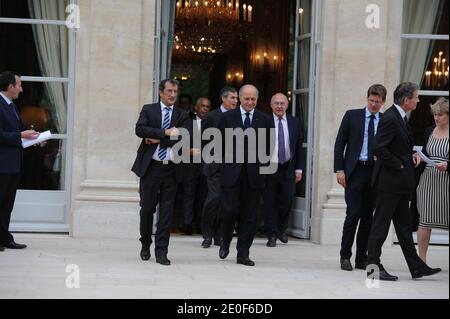 Francese Ministro junior per le città Francois Lamy, francese Ministro degli Affari Esteri Laurent Fabius, francese Ministro junior per gli Affari Esteri e lo sviluppo Pascal Canfin e francese Ministro dell'Istruzione Vincent Peillon arrivano alla foto di gruppo del nuovo governo francese scattata al Palazzo Elysee a Parigi, Francia, il 17 maggio 2012. Foto di Mousse/ABACAPRESS.COM Foto Stock