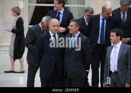 Foto di gruppo del nuovo governo francese scattata al Palazzo Elysee di Parigi, in Francia, il 17 maggio 2012. Ministro degli Affari Esteri, Laurent Fabius JM per il bilancio, Jerome Cahuzac. Foto di Mousse/ABACAPRESS.COM Foto Stock