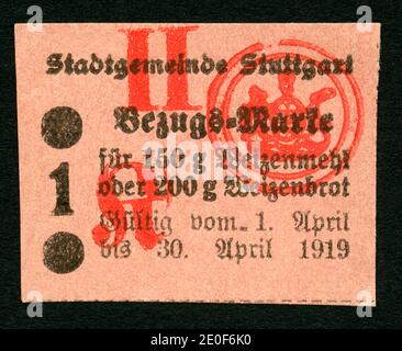 Europa, Deutschland, Deutsches Reich, Baden-Württemberg, Stoccarda, Zeit nach dem 1. Weltkrieg, Bezugsmarke für Mehl oder Brot der Stadtgemeinde Stuttgart, gültig v. 1. Aprile fino al 30. Aprile 1919, Größe : 4 cm x 3 cm, Rechte werden nicht vertreten . / Europa, Germania, Reich tedesco, Baden-Württemberg, Stoccarda, tempo dopo WW i , timbro di razione per il pane o la farina della comunità di Stoccarda, valido 01. 04. 1919 -30. 04. 1919, , dimensione : 4 cm x 3 cm , non vi sono diritti . Foto Stock