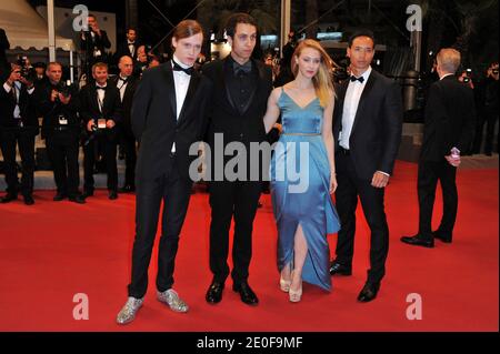 Caleb Landry Jones, Brandon Cronenberg, Sarah Gadon e Kim Ly che si esibiscono durante la prima di 'gli zaffiri' al sessantacinquesimo festival cinematografico di Cannes, a Cannes, nella Francia meridionale, il 19 maggio 2012. Foto di Aurore Marechal/ABACAPRESS.COM Foto Stock