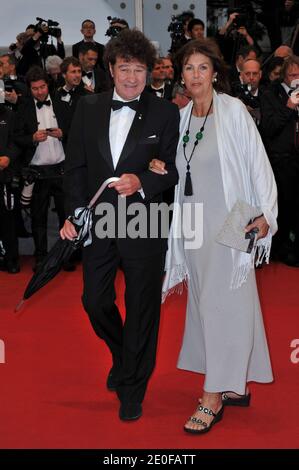 Il cantante canadese Robert Charlebois e la moglie arrivano alla prima di 'Amour' presentata in concorso al sessantacinquesimo festival cinematografico di Cannes, a Cannes, Francia meridionale, il 20 maggio 2012. Foto di Aurore Marechal/ABACAPRESS.COM Foto Stock