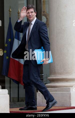 Il ministro francese per la ripresa industriale e l'industria alimentare Arnaud Montebourg arriva prima di un incontro con il presidente francese Francois Hollande al palazzo presidenziale Elysee a Parigi, Francia, il 4 giugno 2012. Foto di Stephane Lemouton/ABACAPRESS.COM. Foto Stock