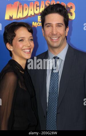 L'attore David Schwimmer con la moglie Zoe Buckman partecipa alla prima "Madagascar 3: Europe's Most Wanted" al Teatro Ziegfeld di New York, NY, USA, il 7 giugno 2012. Foto di Charles Guerin/ABACAPRESS.COM Foto Stock