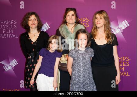 Autor e co-scenariste Raphaele Moussafir, regista Carine Tardieu, Agnes Jaoui, Juliette Gombert e Anna Lemarchand, hanno partecipato alla prima del film 'su vent dans mes mollets' durante il Festival del Cinema Champs-Elysees tenutosi al Cinema Gaumont Marignan l'8 giugno 2012 a Parigi, Francia. Foto di Nicolas Genin/ABACAPRESS.COM Foto Stock