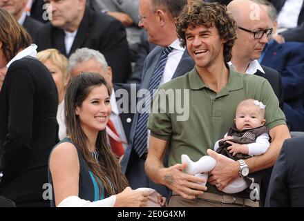 Gustavo Kuerten partecipa alla finale maschile dell'Open Francese 2012, disputata allo stadio Roland Garros di Parigi, Francia, il 10 giugno 2012. La finale dell'Open Francese tra Rafael Nadal e Novak Djokovic riprenderà lunedì dopo la sospensione del gioco a causa della pioggia. Foto di Gorassini-Guibbaud/ABACAPRESS.COM Foto Stock