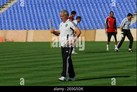 Eric Gerets, allenatore di squadra marocchino, guarda durante la partita di qualificazione della sua squadra per la Coppa del mondo 2014 contro la Costa d'Avorio, a Marrakech, Marocco, il 9 giugno 2012. Foto di William Stevens/ABACAPRESS.COM Foto Stock