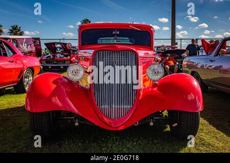 Daytona Beach, FL - 28 novembre 2020: 1934 Ford coupé ad un'esposizione locale di automobile. Foto Stock