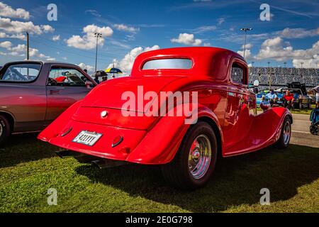 Daytona Beach, FL - 28 novembre 2020: 1934 Ford coupé ad un'esposizione locale di automobile. Foto Stock