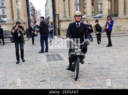 Il nuovo consigliere francese dell'UMP Olivier Dassault arriva all'assemblea nazionale francese a Parigi, in Francia, il 18 giugno 2012. Foto di Mousse/ABACAPRESS.COM Foto Stock