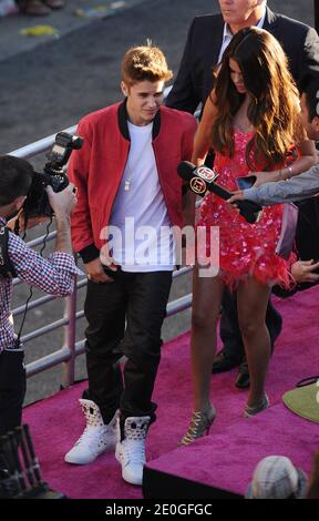 Justin Bieber e Selena Gomez arriveranno alla prima di Paramount Pictures "Katy Perry: Part of Me" tenutasi al Grauman's Chinese Theatre di Los Angeles, CA, USA il 26 giugno 2012. Foto di Lionel Hahn/ABACAPRESS.COM Foto Stock