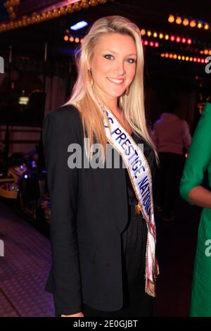 Christelle Roca, Miss Prestige National partecipa alla giornata di apertura dell'annuale Foire du Trone a beneficio di 'Enfants de la terre' che si è tenuto a Parigi, Francia, il 2012 aprile. Foto di ABACAPRESS.COM Foto Stock