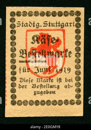 Europa, Deutschland, Deutsches Reich, Baden-Württemberg, Stoccarda, Zeit nach dem 1. Weltkrieg, Käse - Bestellmarke ( Rationierungsmarke ) der Stadtgemeinde Stuttgart, gültig Juni 1919 , Größe : 3 cm x 4 cm, Rechte werden nicht vertreten . / Europe, Germany, German Reich, Baden-Württemberg, Stuttgart, Time after WW i , francobollo di razione del formaggio della comunità di Stoccarda, valido il 1919 giugno , taglia : 3 cm x 4 cm , non ci sono diritti . Foto Stock