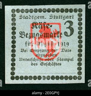 Europa, Deutschland, Deutsches Reich, Baden-Württemberg, Stoccarda, Zeit nach dem 1. Weltkrieg, Käse - Bezugsmarke ( Rationierungsmarke ) der Stadtgemeinde Stuttgart, gültig agosto 1919 , Größe : 4 cm x 3,8 cm, Rechte werden nicht vertreten . / Europe, Germany, German Reich, Baden-Württemberg, Stuttgart, Time after WW i, francobollo di razione del formaggio della comunità di Stoccarda, valido agosto 1919, taglia : 4 cm x 3,8 cm, non vi sono diritti . Foto Stock