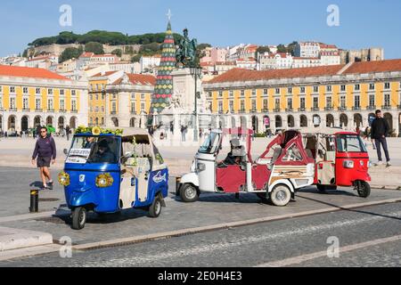 Tuk Tuk elettrica in affitto, Praca do Comercio, Lisbona, Lisboa, Portogallo Foto Stock