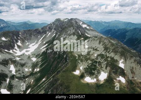 La cima del Monte Deneck o la cima aerea della cima nella catena montuosa degli alti Tauri di Schladming, parte del basso Tauri in Stiria, Austria Foto Stock