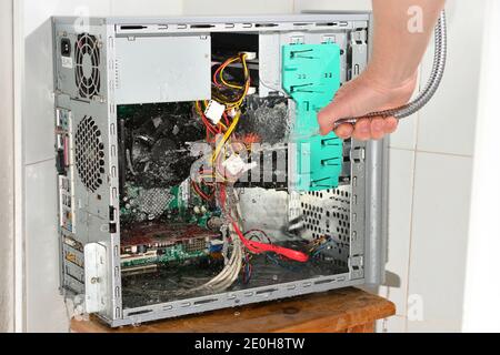 Pulizia ad acqua insana del computer interno per un nuovo avvio. Foto Stock