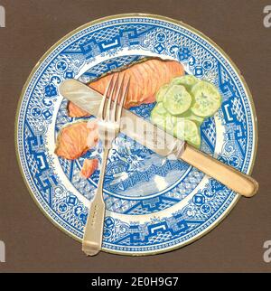 Biglietto d'auguri Chromolithographed die cut che mostra il pasto mezzo mangiato di salmone e cetriolo circa 1885 Foto Stock