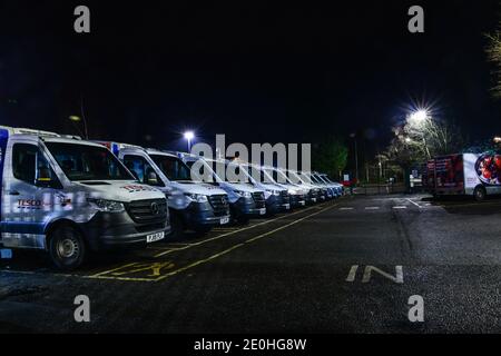 Cambridge , UK , Inghilterra, 31-12-2020, oltre notte parcheggio sicuro per i furgoni di consegna che trasportano lo shopping in linea ai clienti Foto Stock
