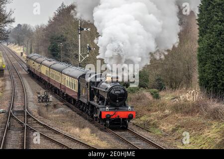 BR 'Hall' 4-6-0 No. 4953 'Pitchford Hall' si avvicina alla stazione di Quorn e Woodhouse sulla Great Central Railway Foto Stock