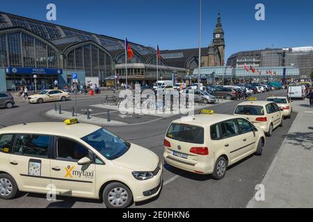 Taxi, Hauptbahnhof, Hachmannplatz, Kirchenallee, Amburgo, Deutschland Foto Stock